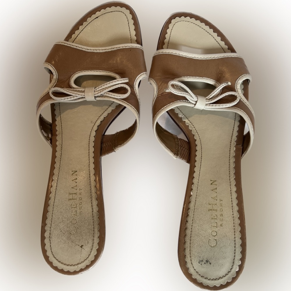 Cole Haan Sandal Wedge resort, tan and cream with bow on front size 6B